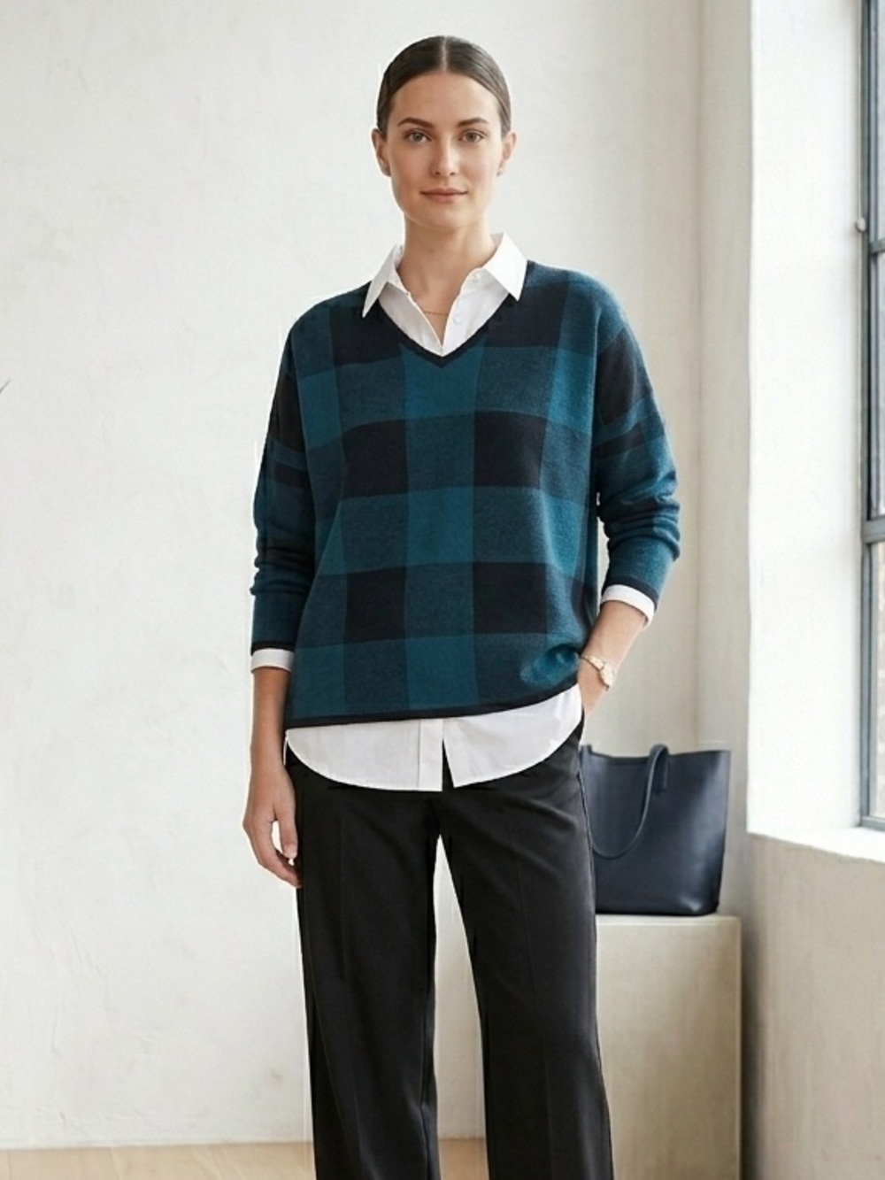 Sarah Pacini blue & black plaid v-neck sweater - One Size